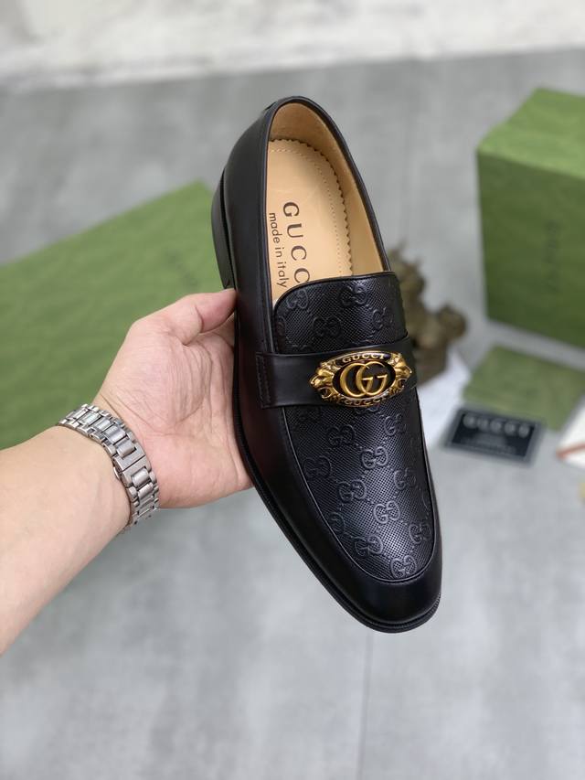 工厂价 实价高版本 原版古驰新款皮鞋 品牌： Gucci 古奇 标准码：38-45 等级：官网同款 原单品质 材料：原版小牛皮 水染牛皮内里 原版大底 款式类别